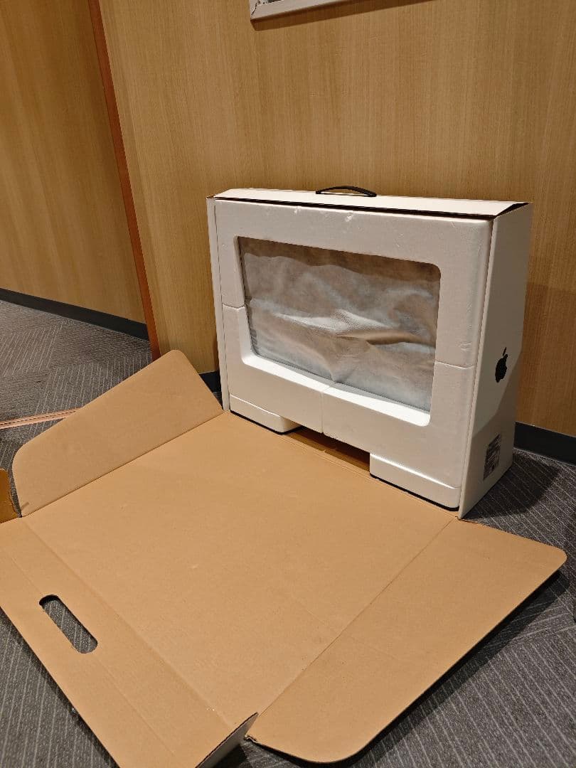 本体と元箱 Apple iMac 27インチ シルバー M395X 5K