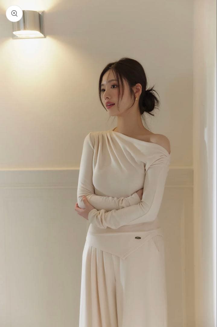 新品poláuraアシンメトリードレープロングスリーブトップス　ivory