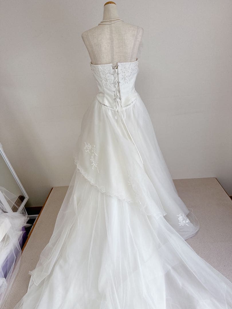 純白ウェディングドレス　チュールたっぷり　リブラリベラ　9号〜13T 美品N