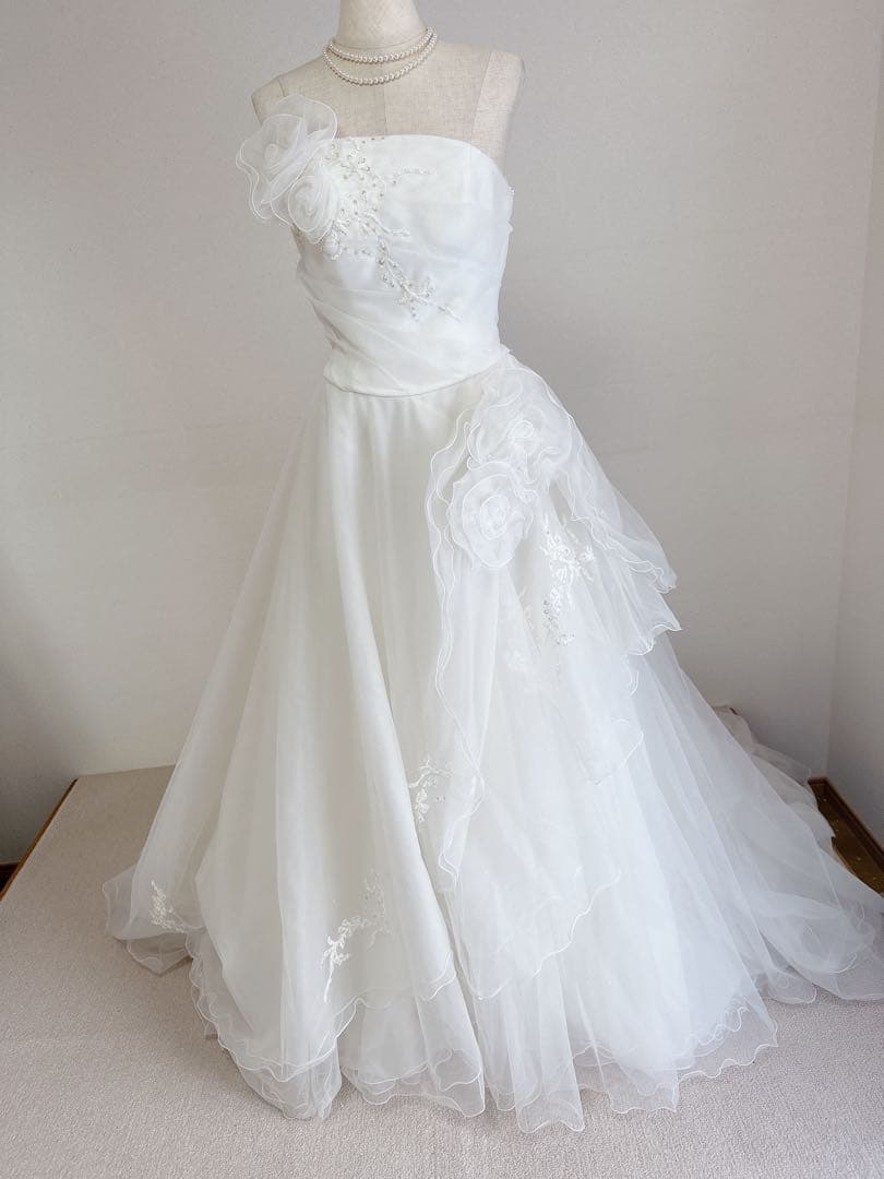 純白ウェディングドレス　チュールたっぷり　リブラリベラ　9号〜13T 美品N