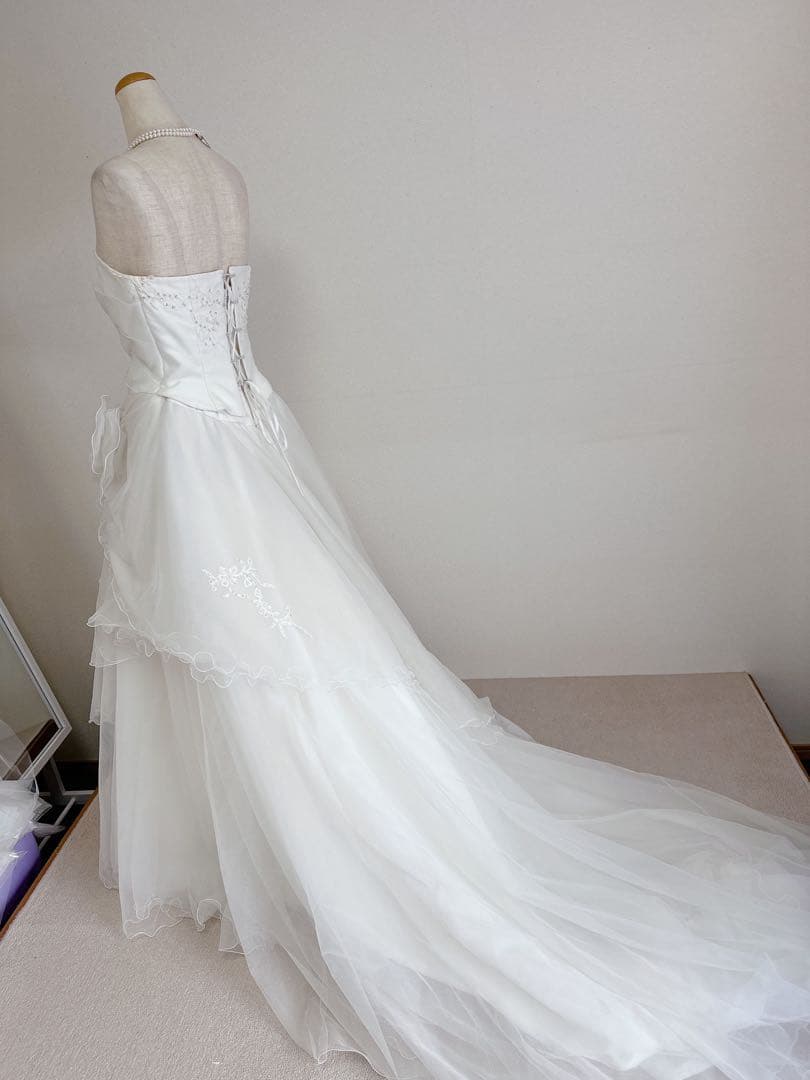 純白ウェディングドレス　チュールたっぷり　リブラリベラ　9号〜13T 美品N