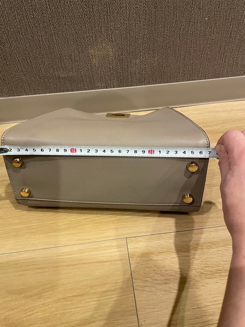 フェンディ FENDI ピーカブー　エッセンシャリー