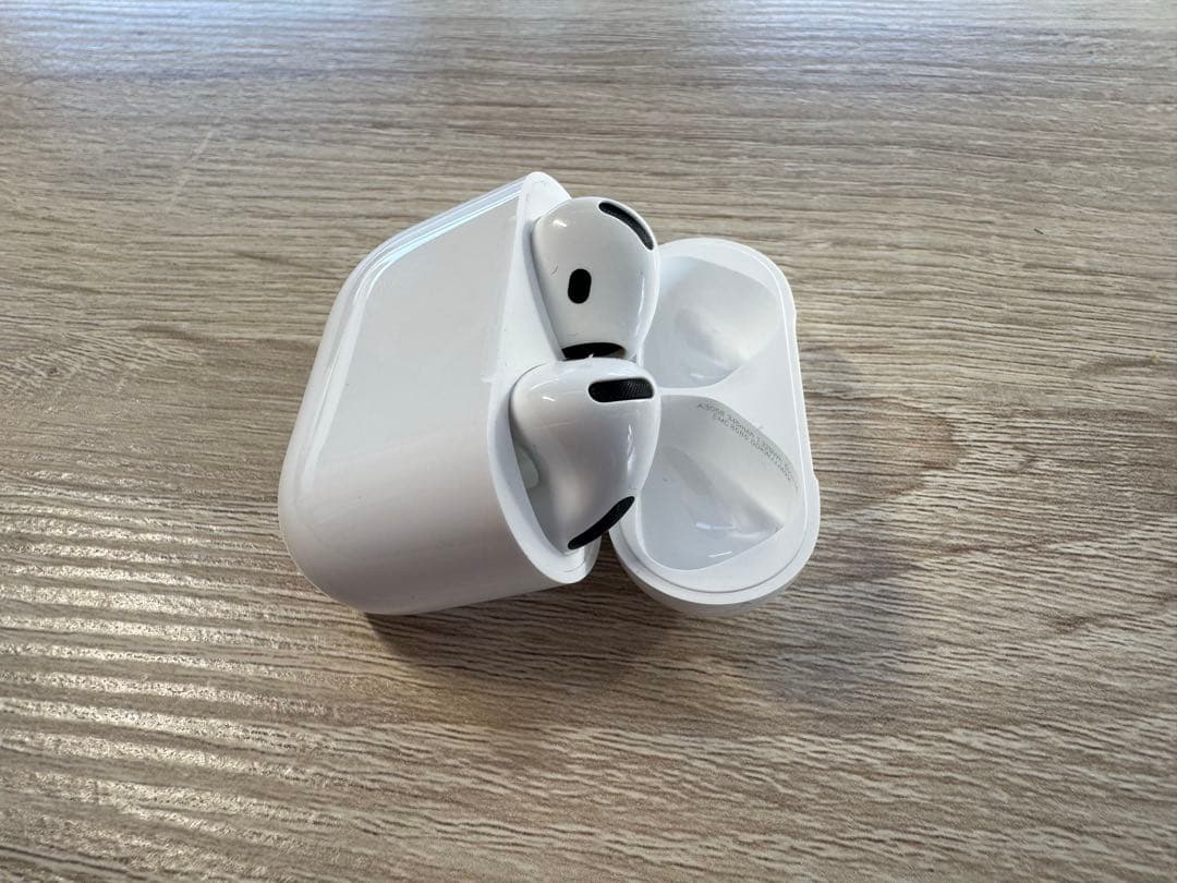 Apple AirPods（第4世代）標準モデル A3058 美品