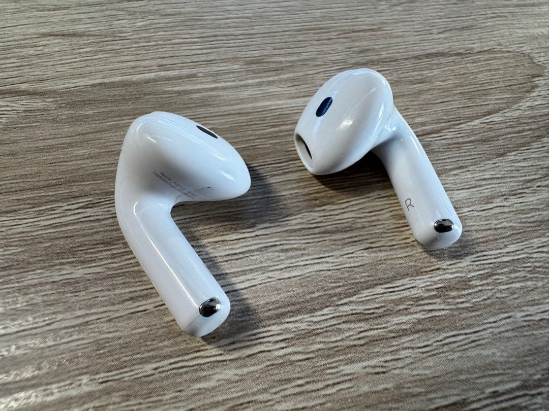 Apple AirPods（第4世代）標準モデル A3058 美品