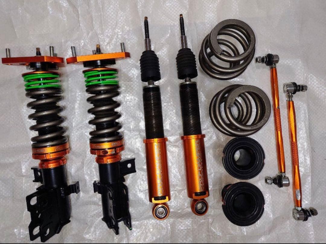 し*ん様 30プリウス　車高調　T-demand　ティーディメンド