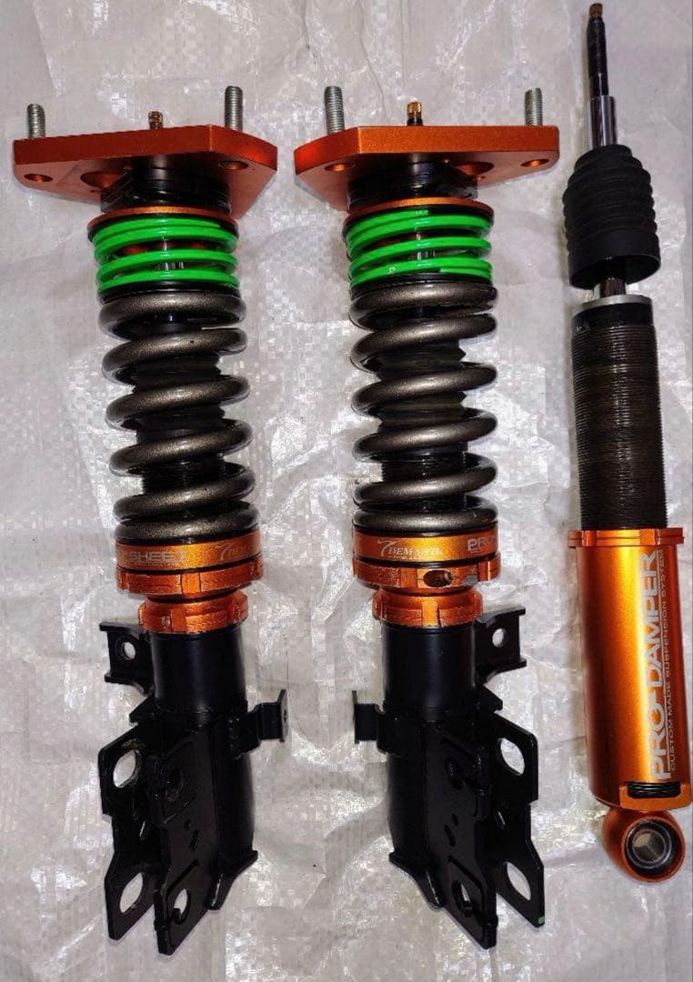 し*ん様 30プリウス　車高調　T-demand　ティーディメンド