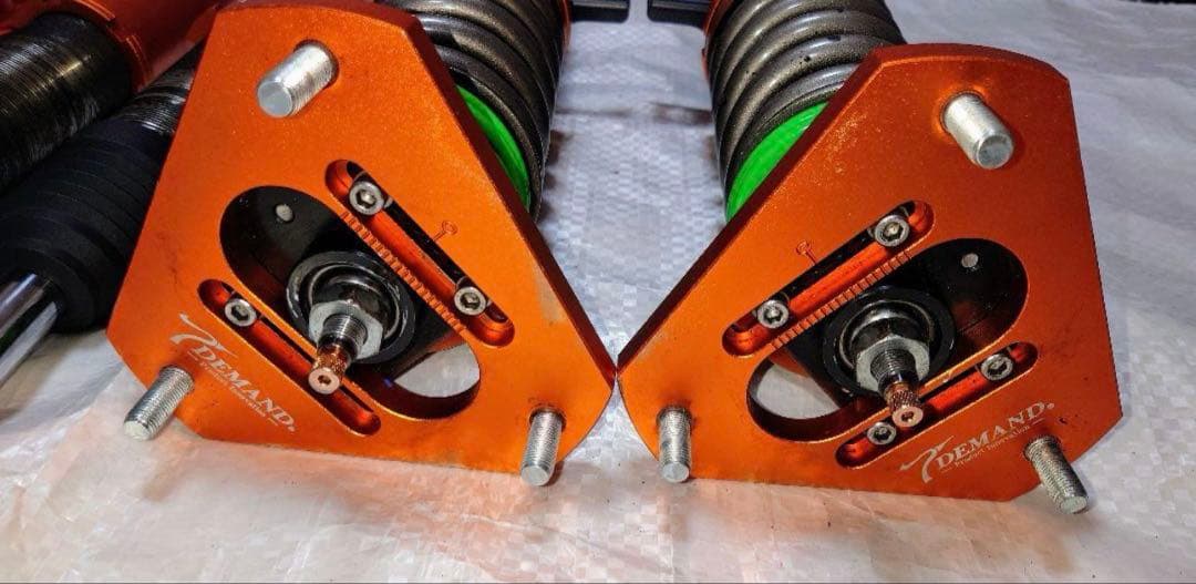 し*ん様 30プリウス　車高調　T-demand　ティーディメンド