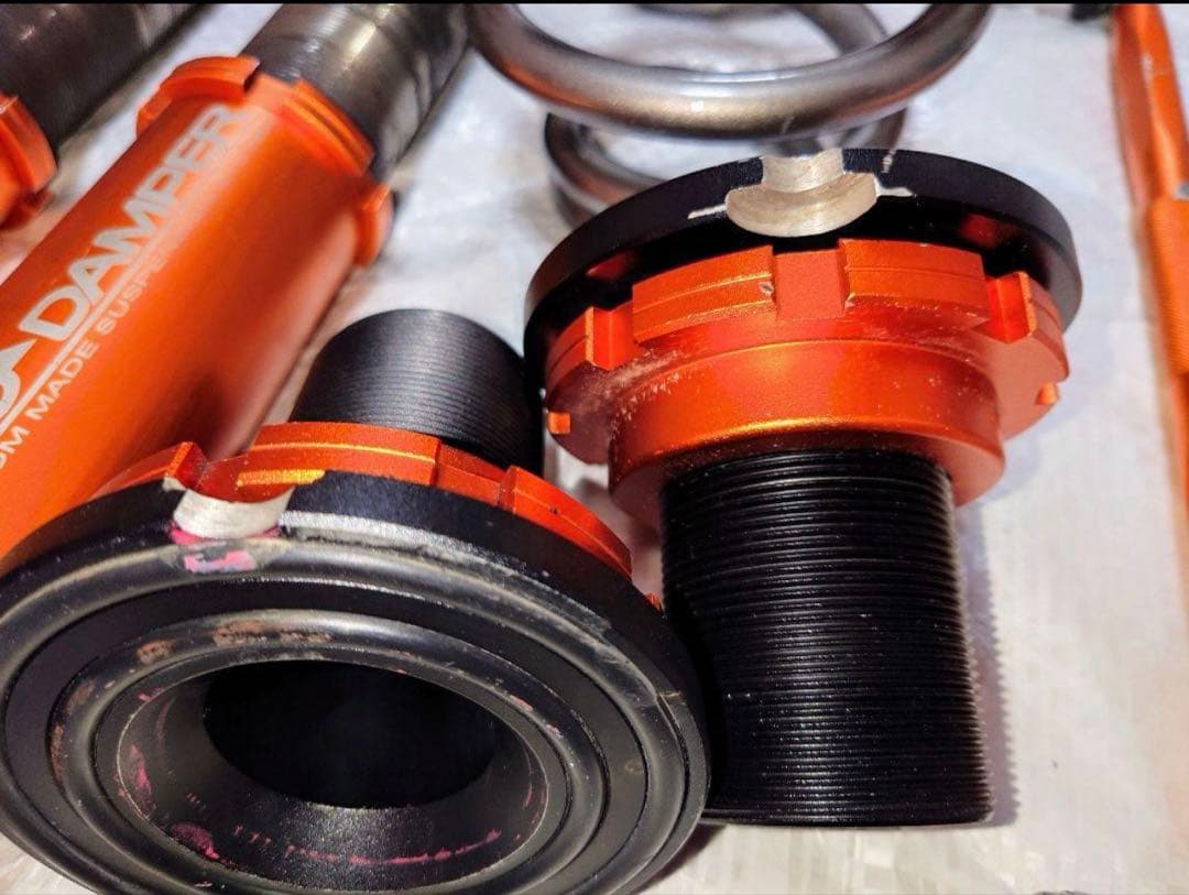 し*ん様 30プリウス　車高調　T-demand　ティーディメンド