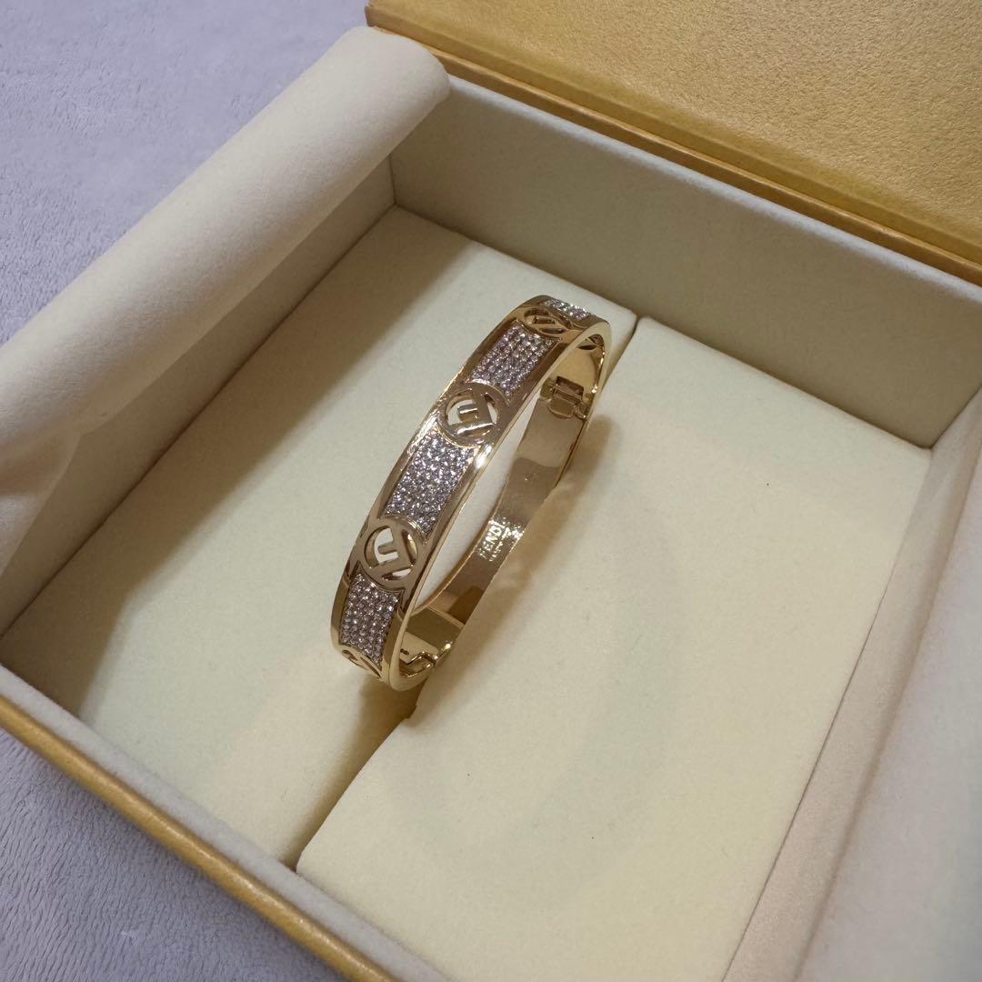 FENDI エフ イズ フェンディ ブレスレット