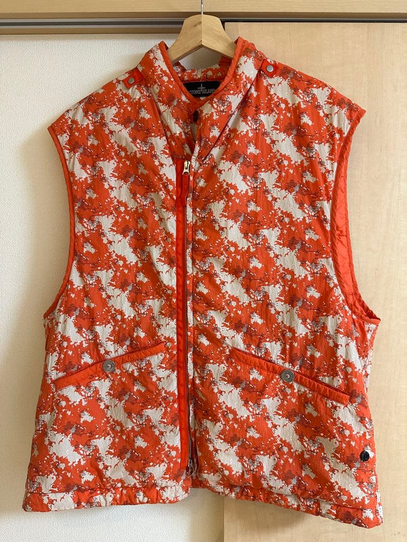 ストーンアイランド シャドウプロジェクト ベスト オレンジ 総柄