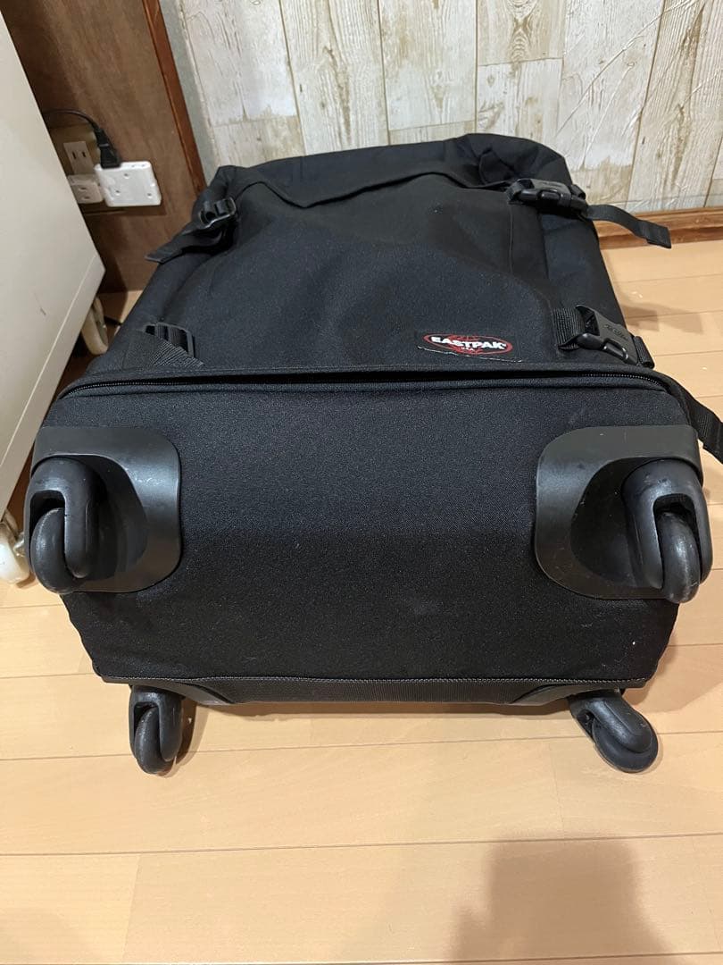 EASTPAK セミハードタイプ　キャリーバッグ　4輪　ブラック　中古品