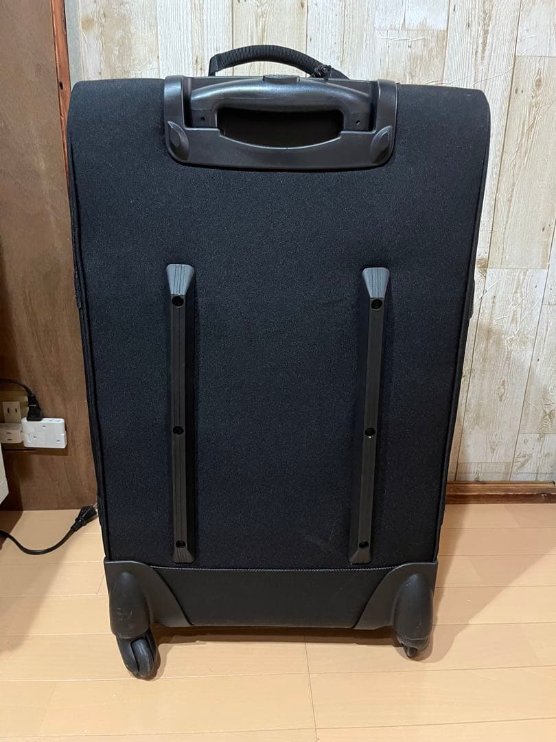 EASTPAK セミハードタイプ　キャリーバッグ　4輪　ブラック　中古品