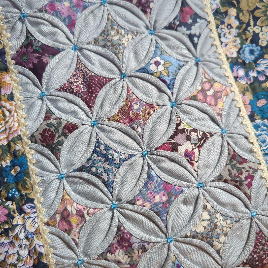 ✿リバティ✕パッチワーク✿　カテドラルウィンドウのハーフムーンバック　〈ピンク〉