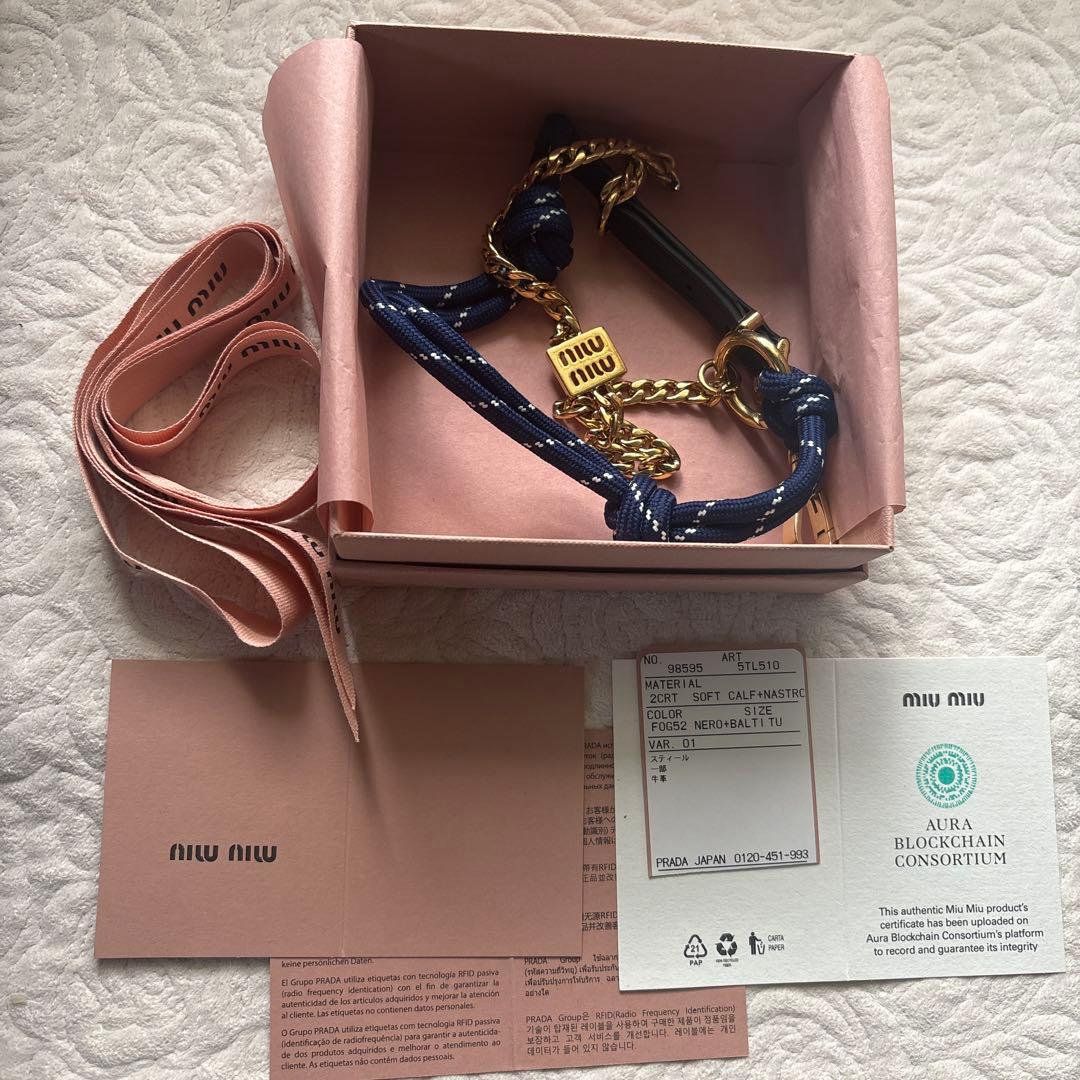 MIUMIUミュウミュウ美品チャームネイビーstory12月号掲載品