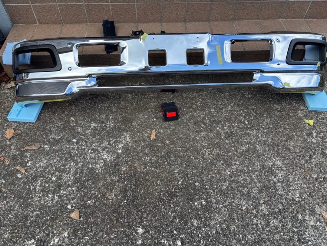 ISUZU07エルフ バンパー中古