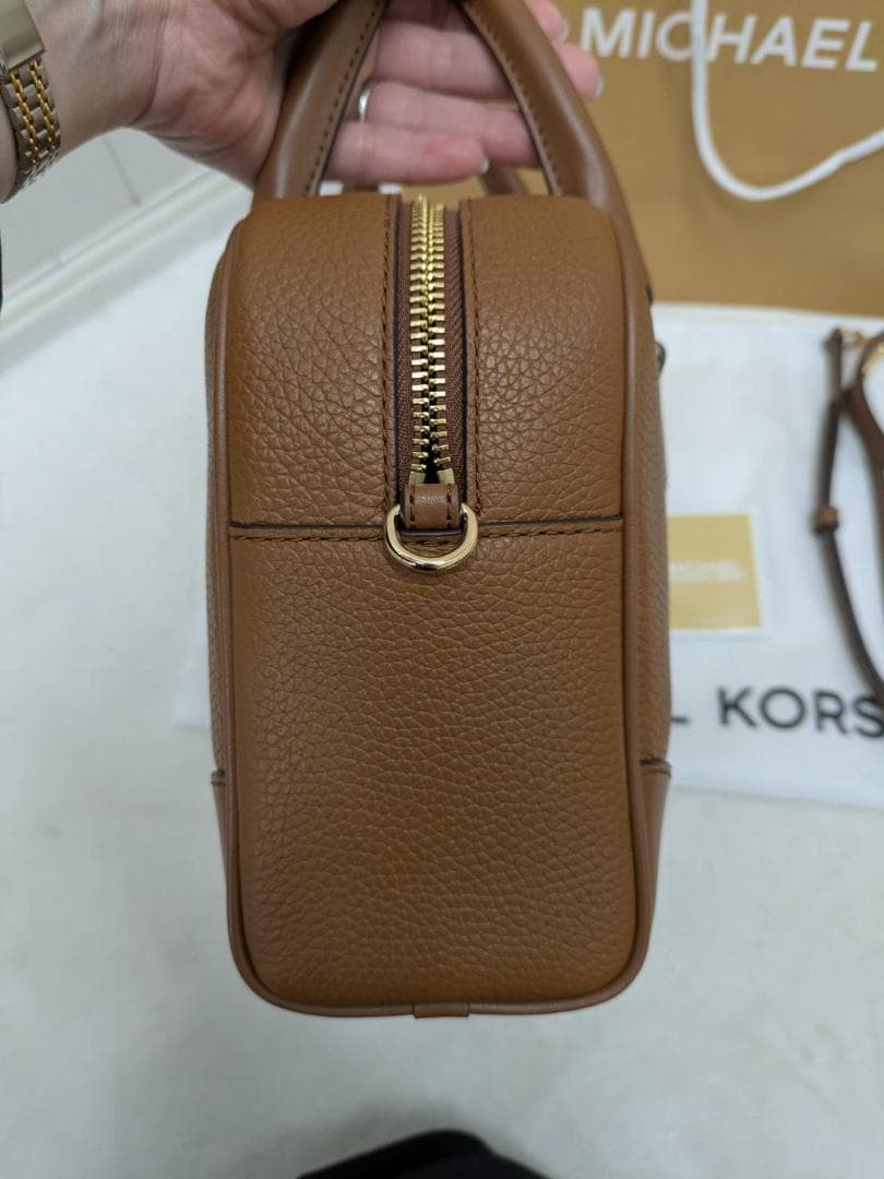 【新品未使用】マイケルコース THOMPSON ぺブルレザー ミディアム