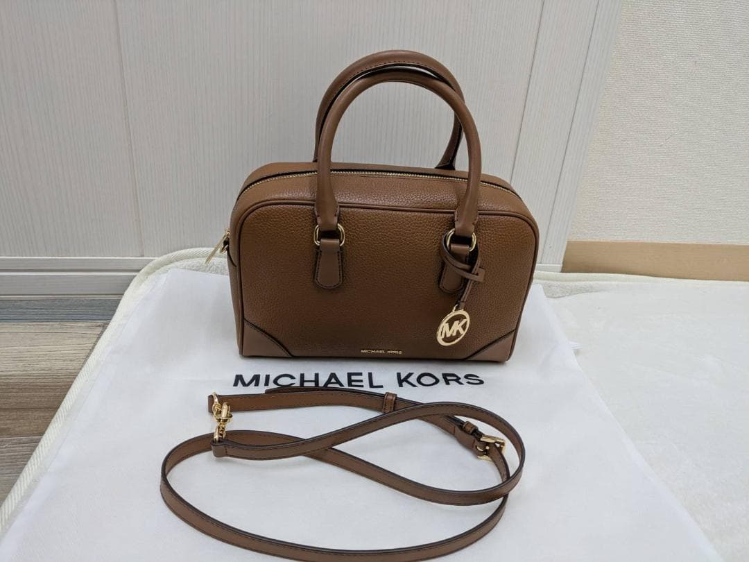 【新品未使用】マイケルコース THOMPSON ぺブルレザー ミディアム