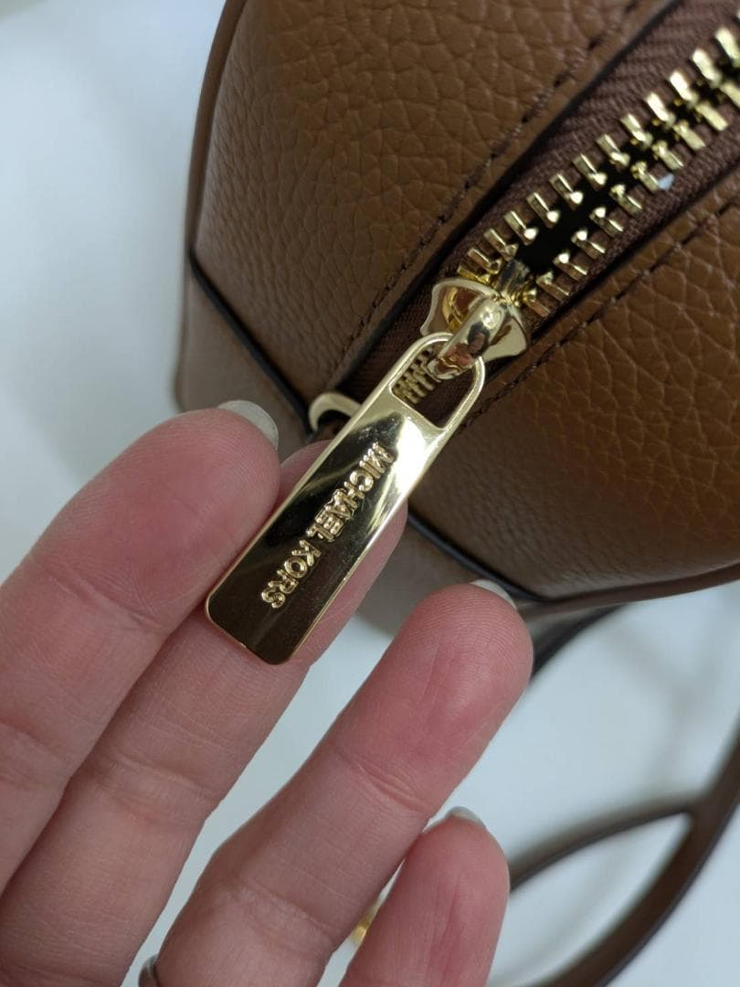 【新品未使用】マイケルコース THOMPSON ぺブルレザー ミディアム