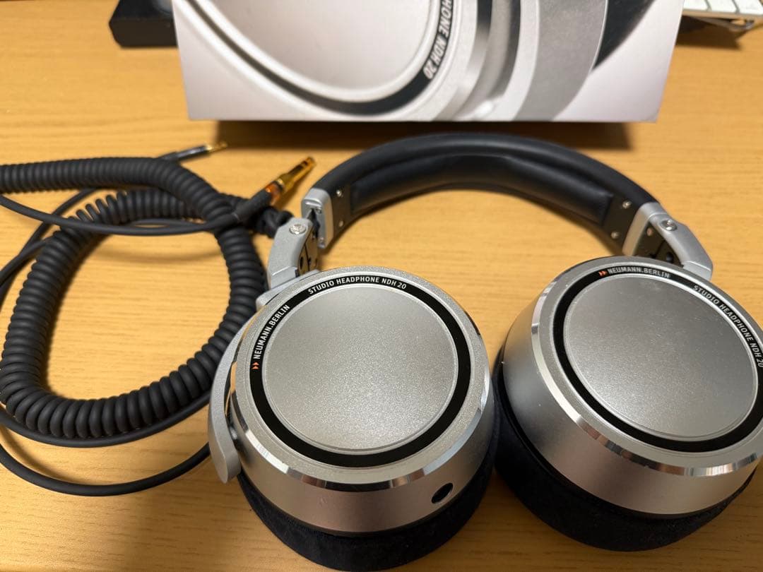 NDH 20 クローズドダイナミックヘッドフォン