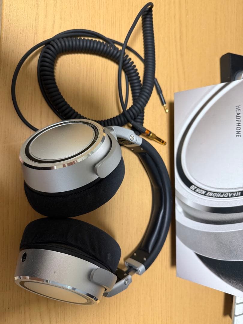 NDH 20 クローズドダイナミックヘッドフォン