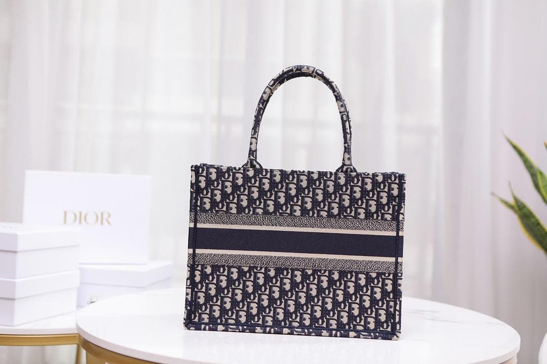 美品ノベルティ　トートバッグ　　バッグ