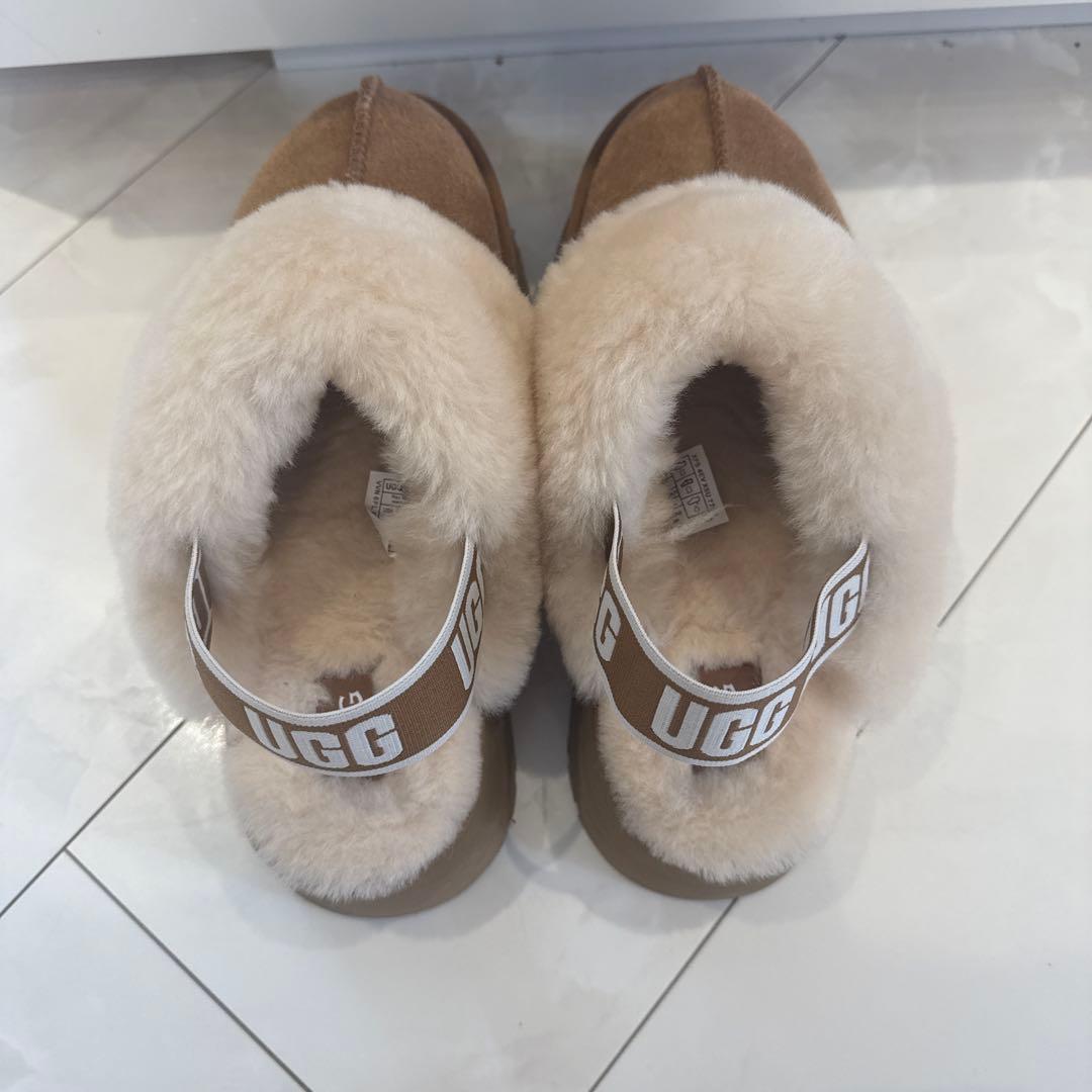 UGG FUNKETTE チェスナット　25センチ