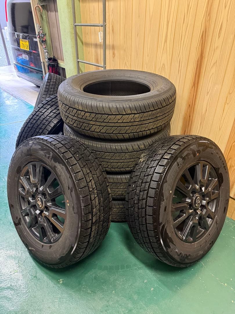 けんきち様。専用 ランクル250 純正18インチホイール＋スタッドレス