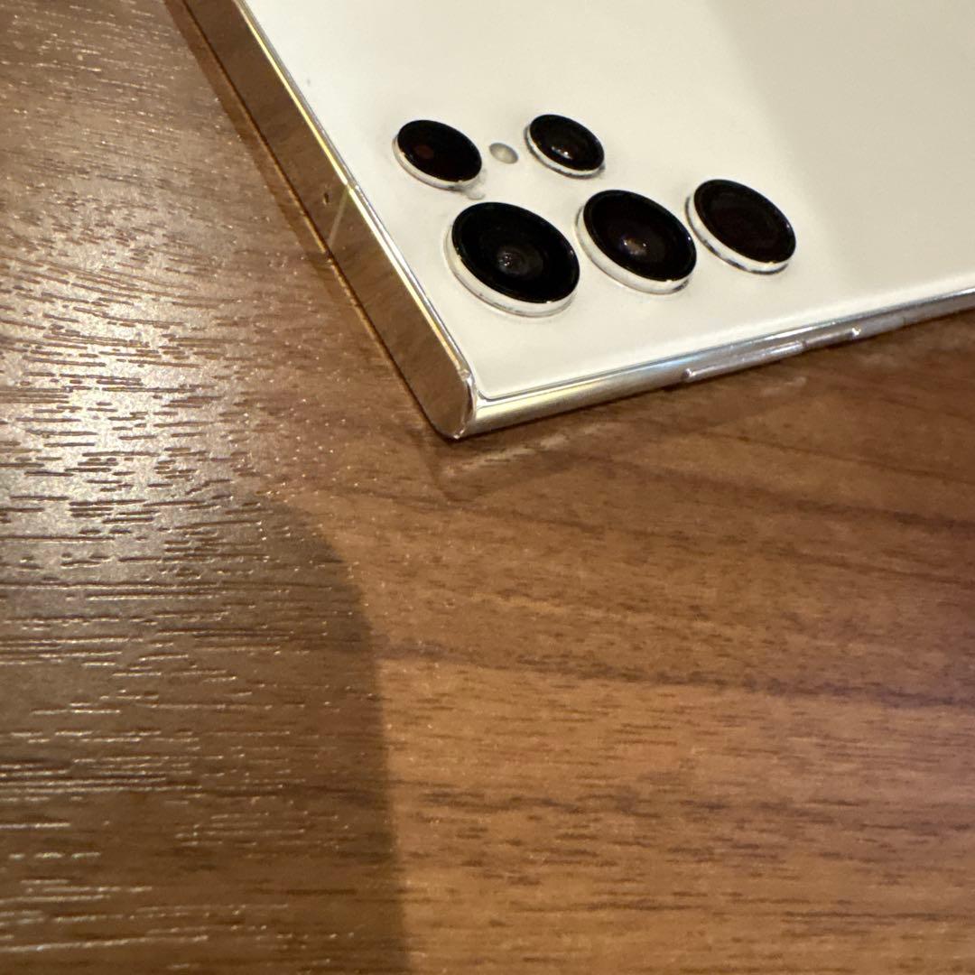 Samsung Galaxy S22 Ultraホワイトおまけ付き