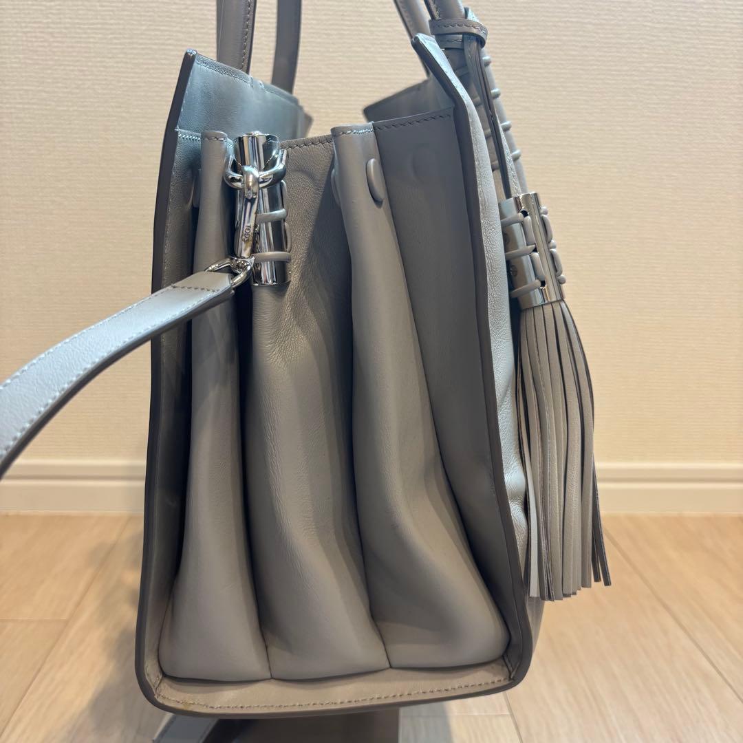 【美品】TOD’S トッズ メディオ　ハンドバッグ 2way タッセル　グレー