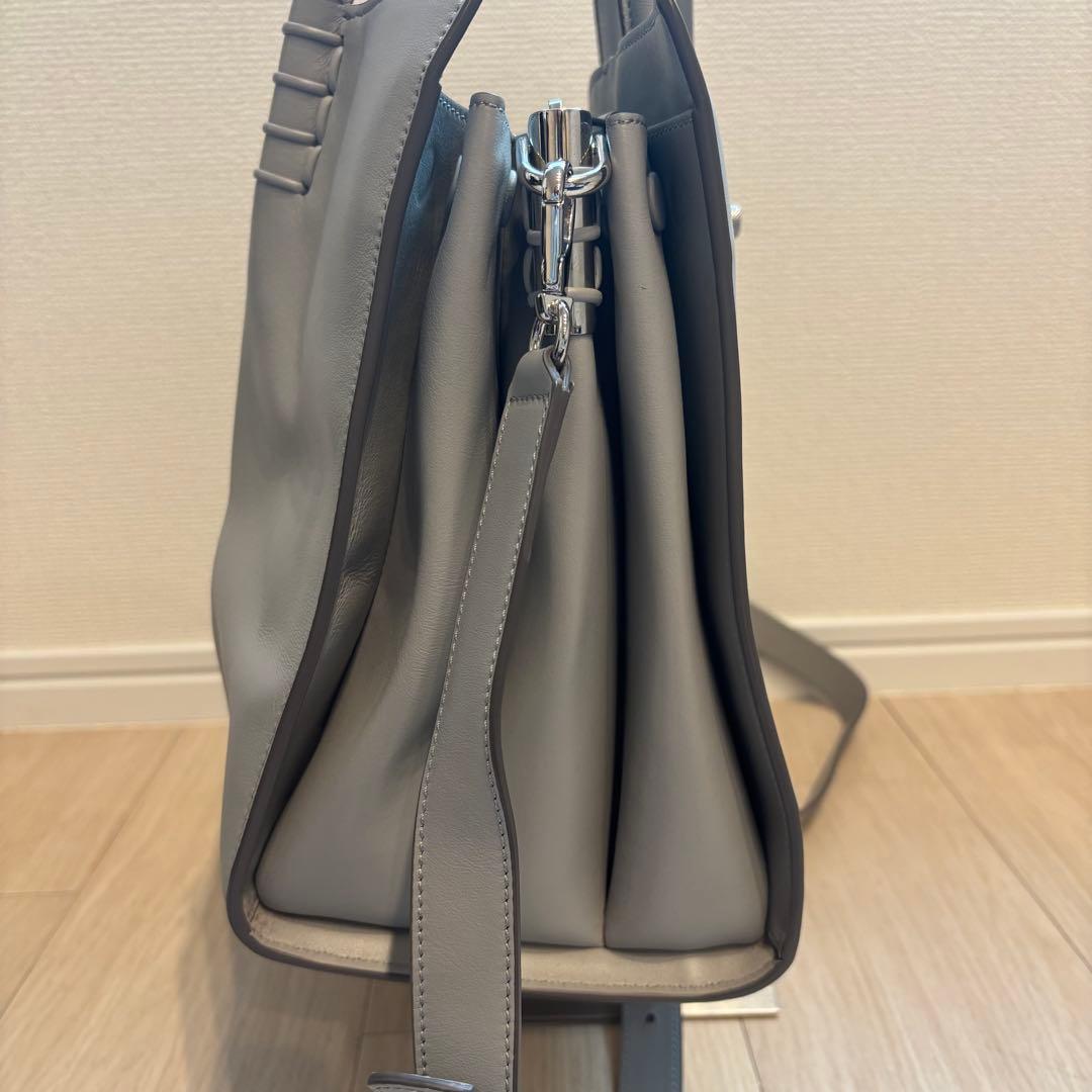 【美品】TOD’S トッズ メディオ　ハンドバッグ 2way タッセル　グレー