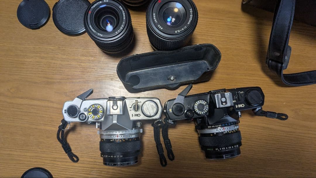 OLYMPUS　OM-1　白黒２台セットで