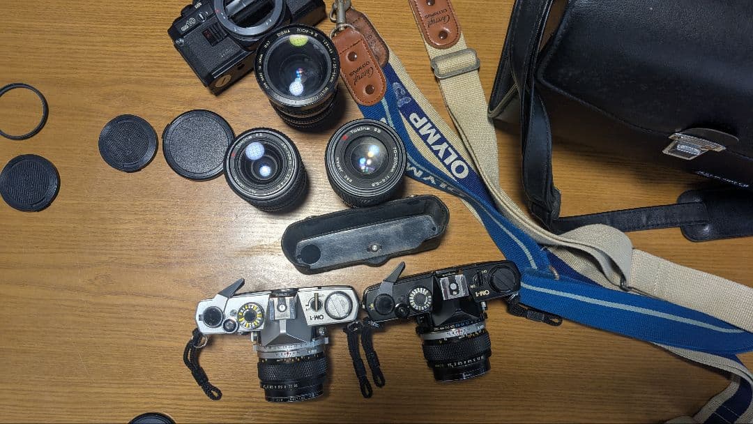 OLYMPUS　OM-1　白黒２台セットで