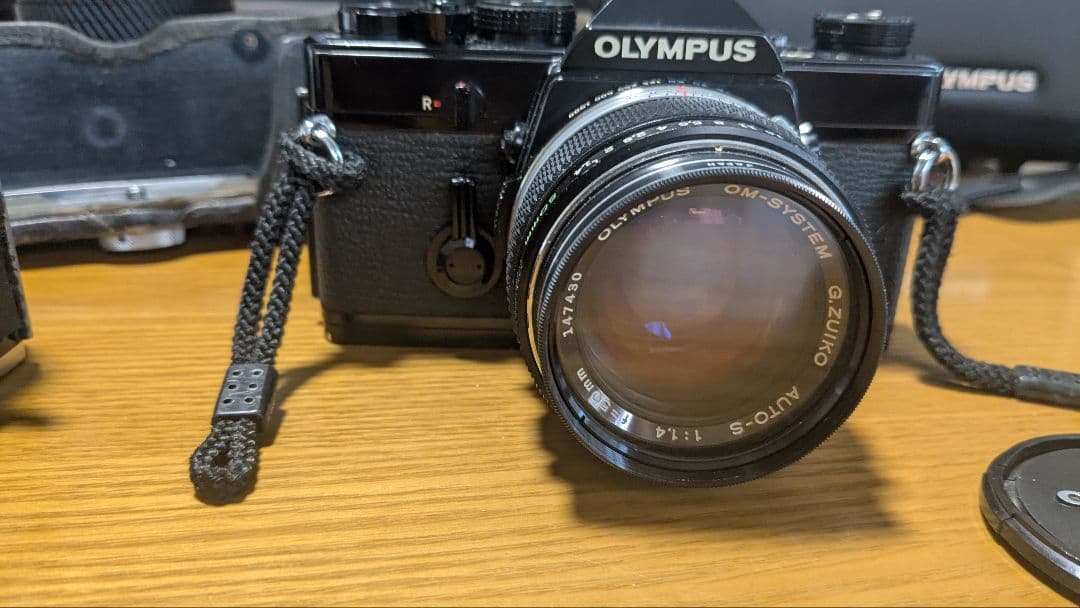 OLYMPUS　OM-1　白黒２台セットで