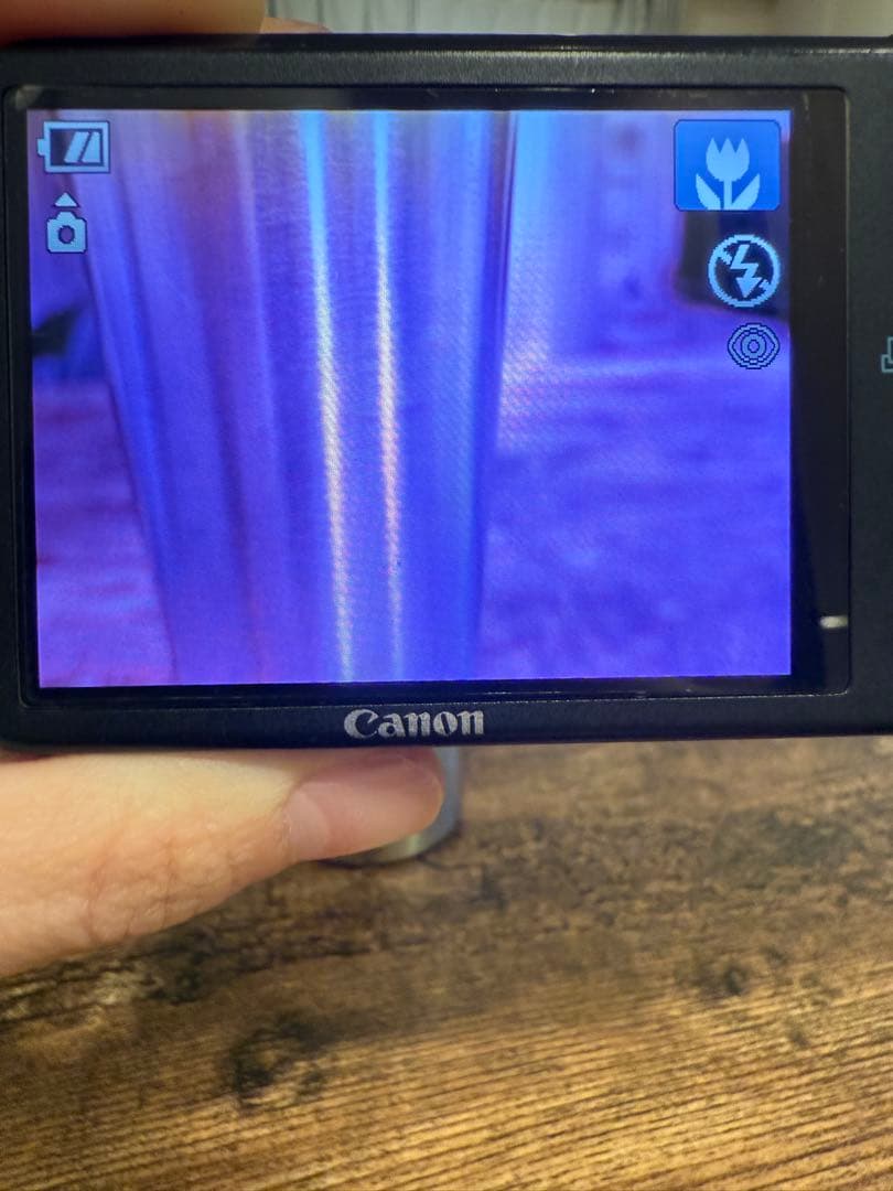 Canon S95 コンパクトデジタルカメラ 本体と充電器付き　【ジャンク品】