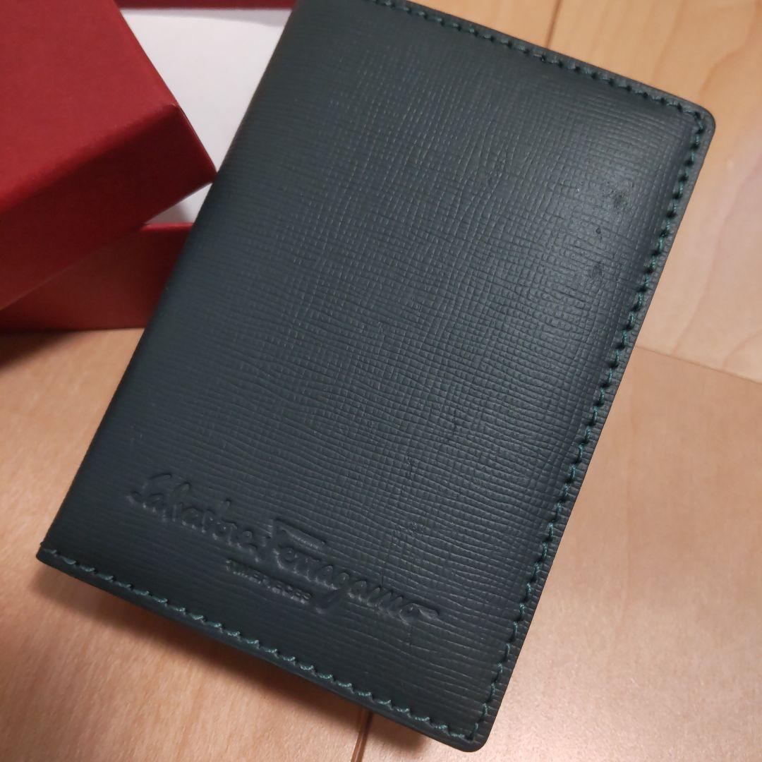 フェラガモ　パスケース