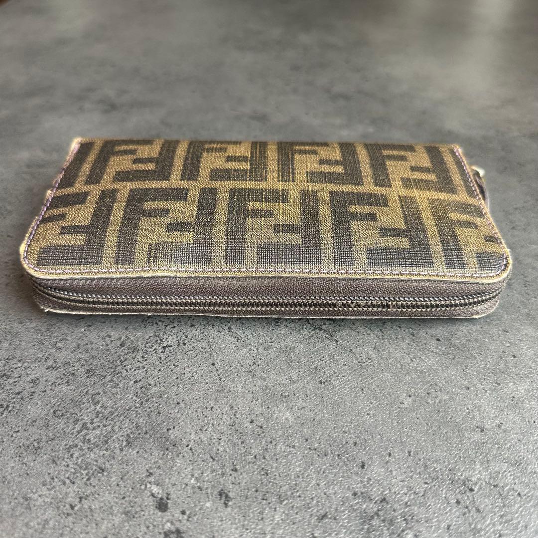 FENDI ズッカ柄　長財布 ラウンドファスナー　ラウンドジップ 内側パープル