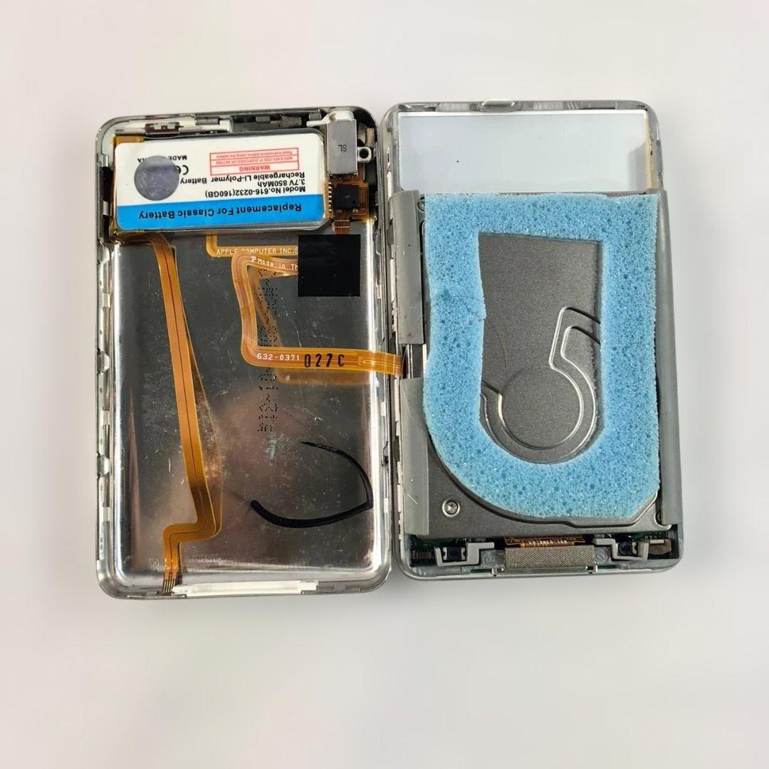 【新品バッテリーに交換済】Apple iPod classic 30GB　白