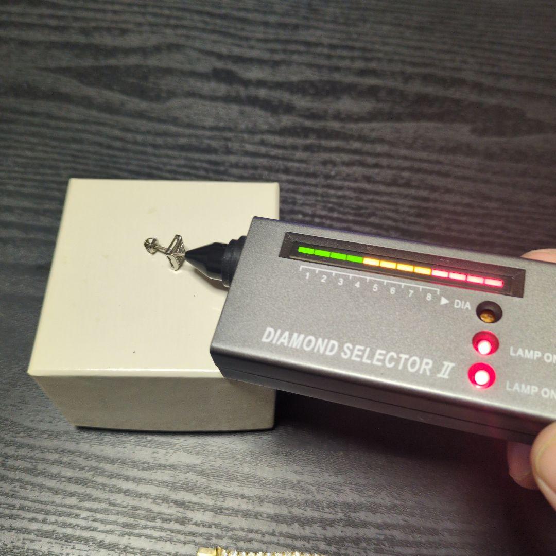 アヴァランチ10Kホワイトゴールド ダイヤモンドピアス 2個セット