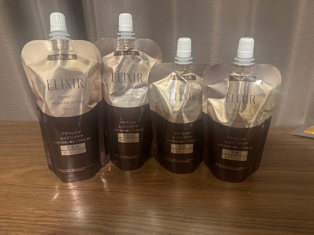 【新品】エリクシール アドバンスド TⅢ とてもしっとり化粧水乳液　2袋ずつ