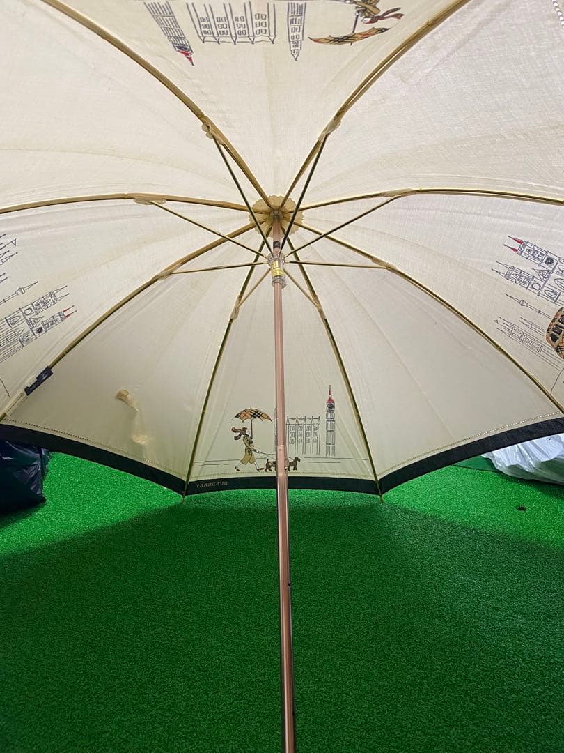 Burberry バーバリー　ノバチェック　日傘　犬とお散歩