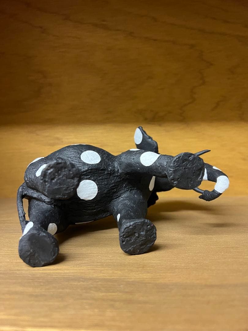 ジェフリー・バワ 水玉の象のオブジェクト