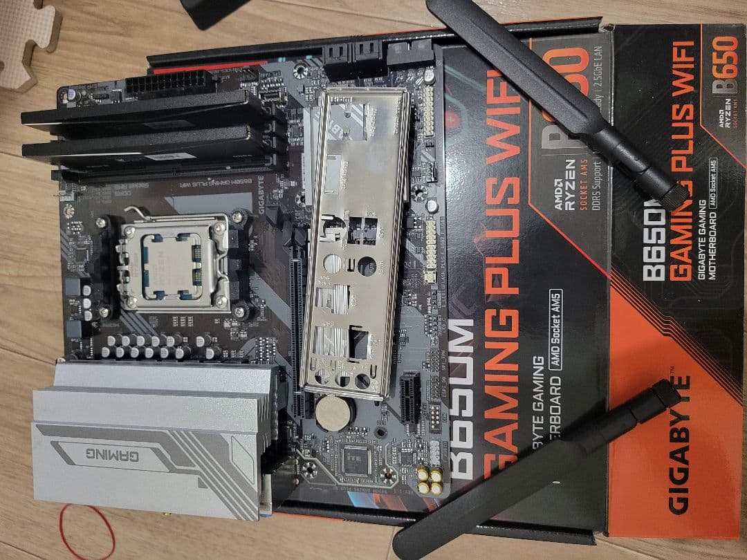 B650M GAMING PLUS WIFI マザーボードとCPUセット
