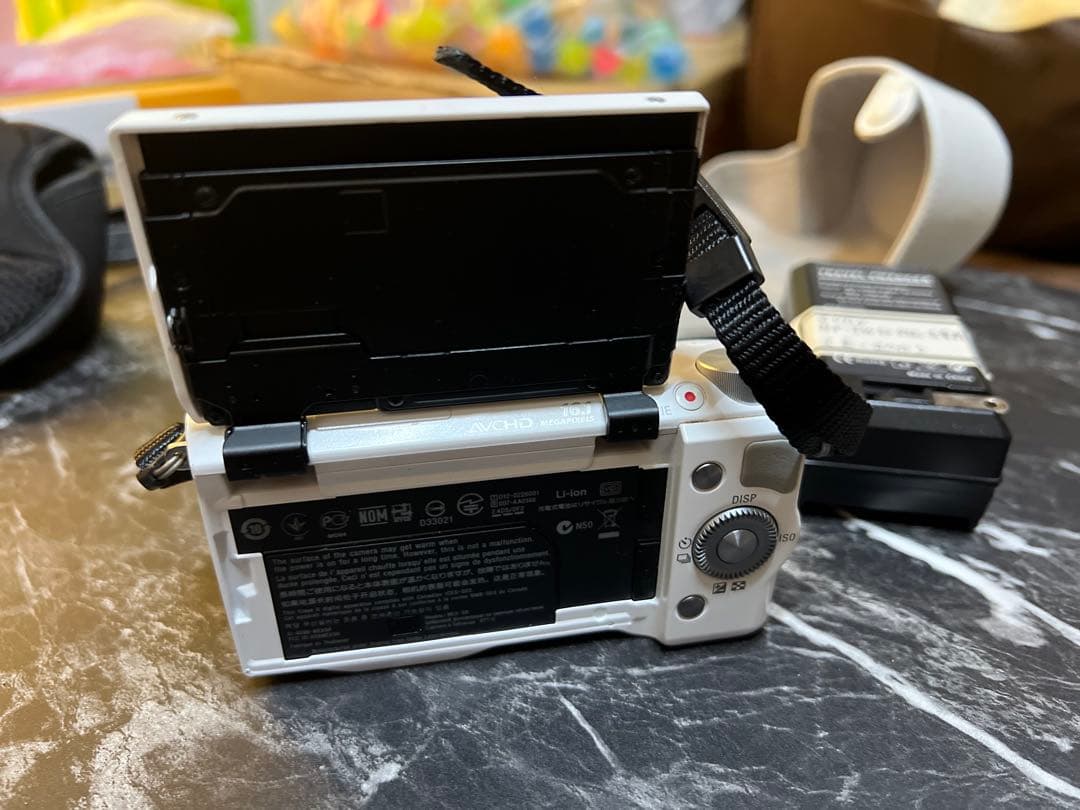 SONY NEX-5Rホワイト 一眼レフカメラ　バッテリー×4　自撮りスイッチ等