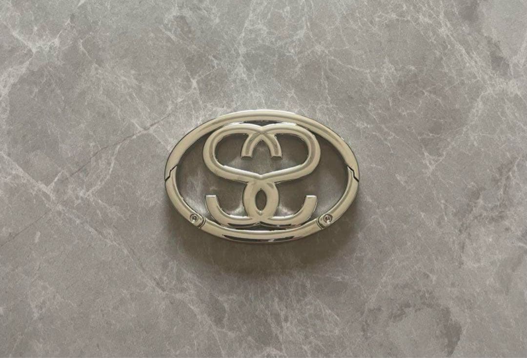 Stussy ロゴ型キーホルダー