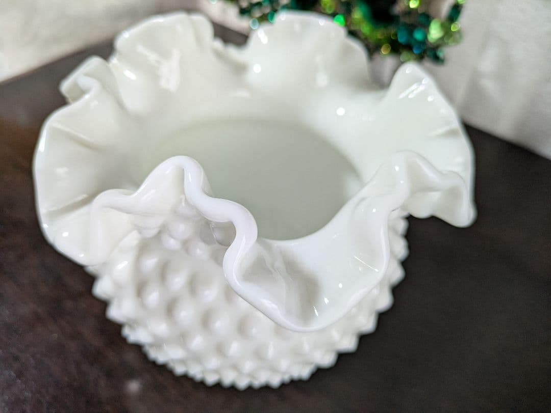 フェントン　ホブネイル　ホワイトガラス製フリルエッジ花瓶　お値下げ中