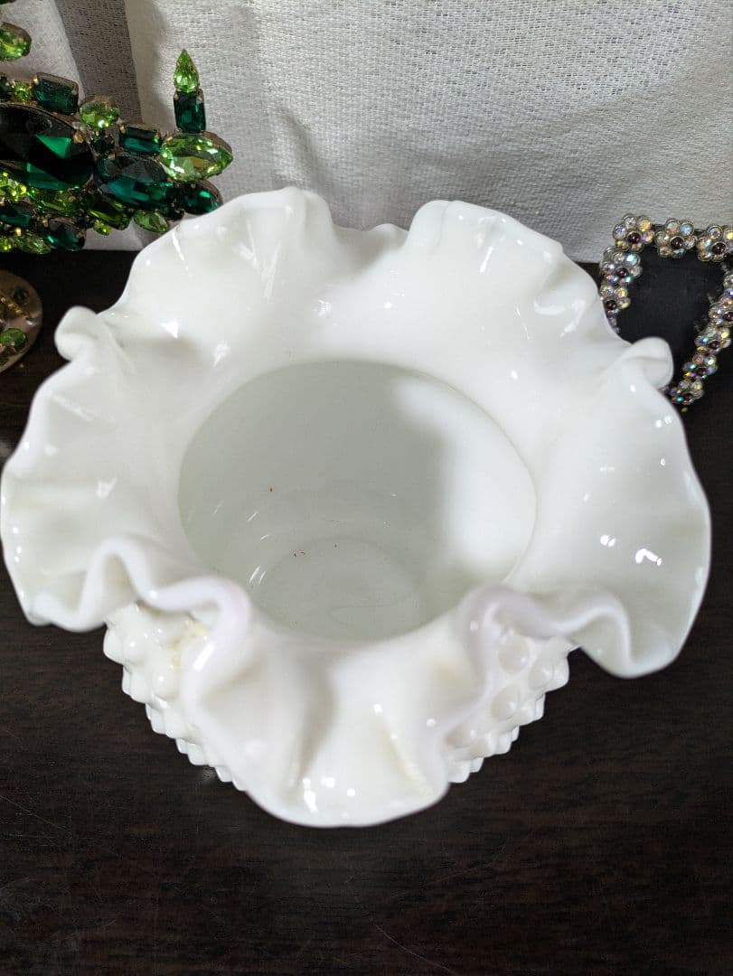 フェントン　ホブネイル　ホワイトガラス製フリルエッジ花瓶　お値下げ中