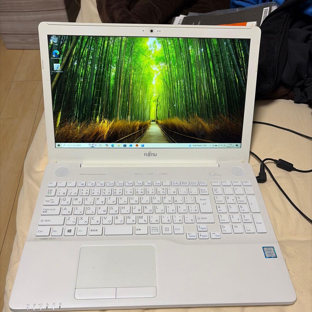 Fujitsu LIFEBOOK 15.6インチ ホワイトノートPC