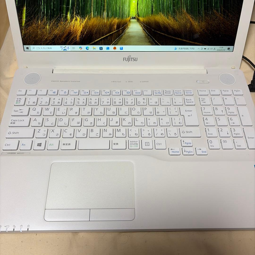 Fujitsu LIFEBOOK 15.6インチ ホワイトノートPC