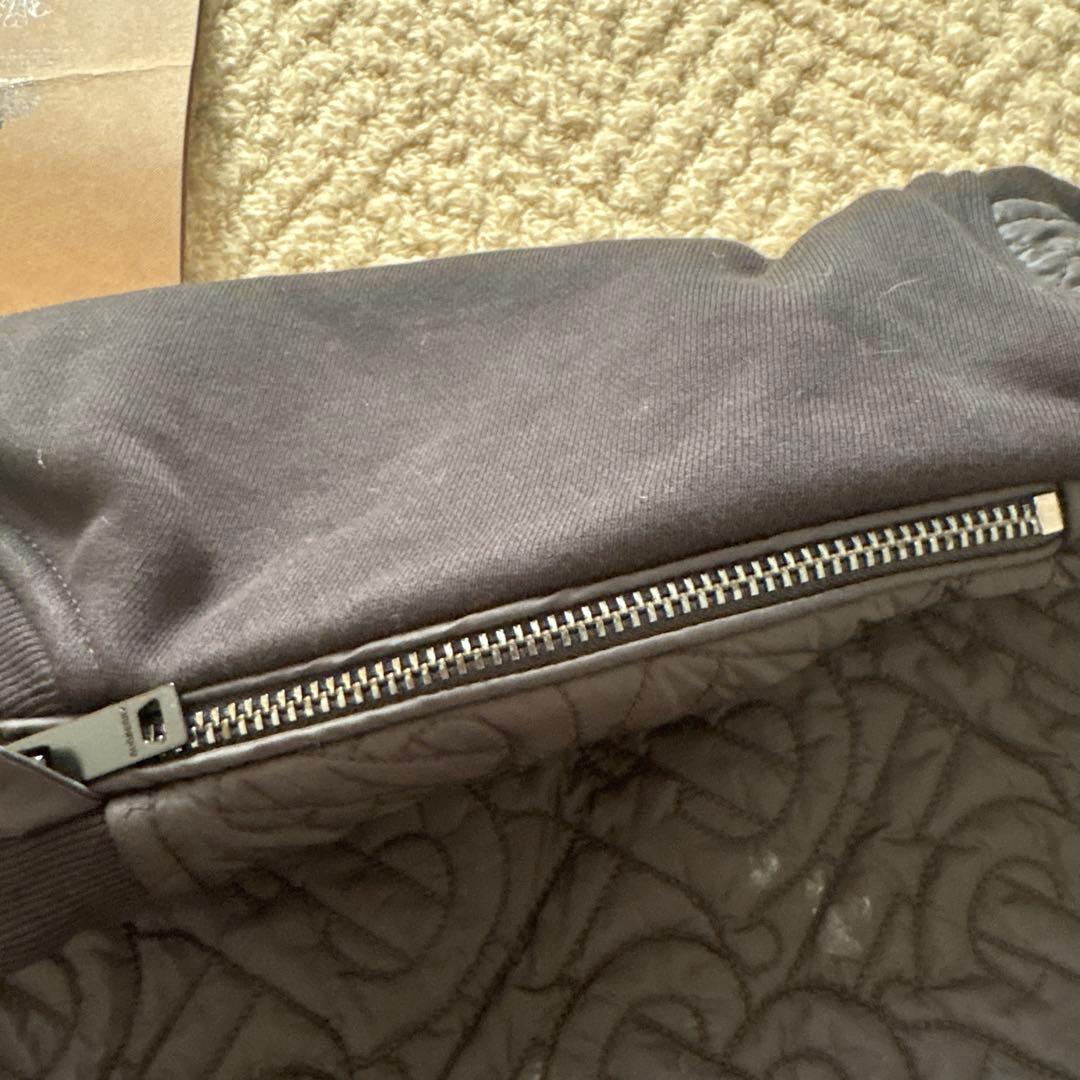 4*♬様 バーバリーキッズ　ブラックキルティングトレーナー　未使用