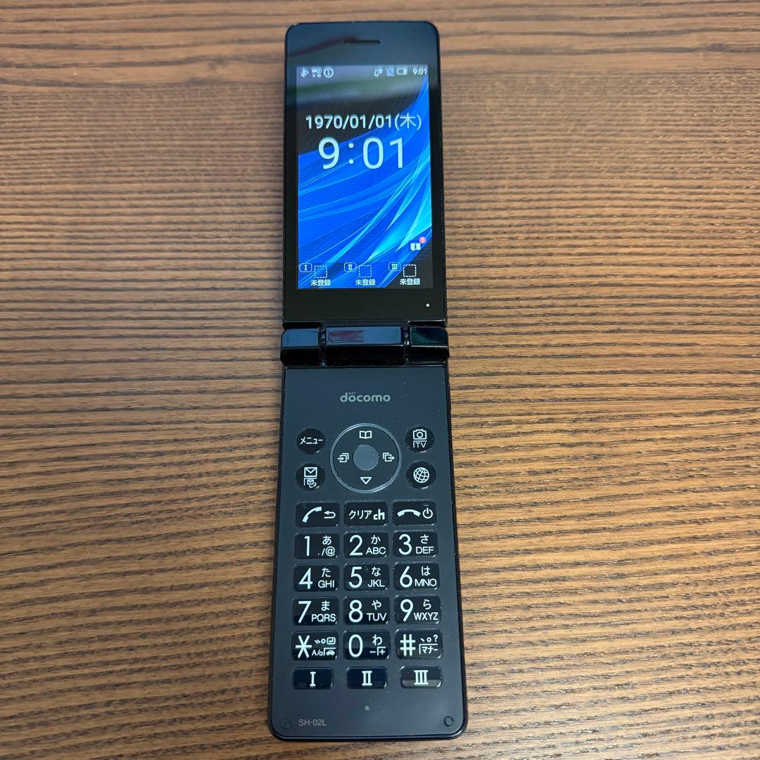 美品 docomo SH-02L 折り畳み式 ブラック 携帯電話 シャープ
